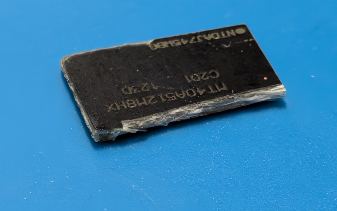 假DDR5内存泛滥PC市场:塑料冒充DRAM 硬件造假新套路
