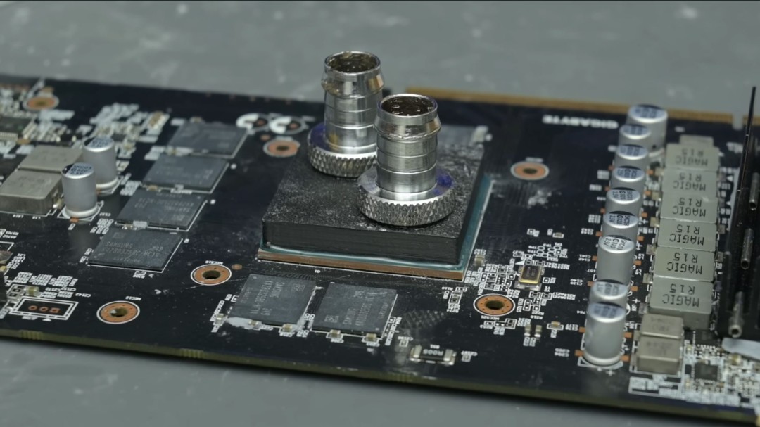 这才是真水冷!RTX 2060“浇水”后温度暴降42℃