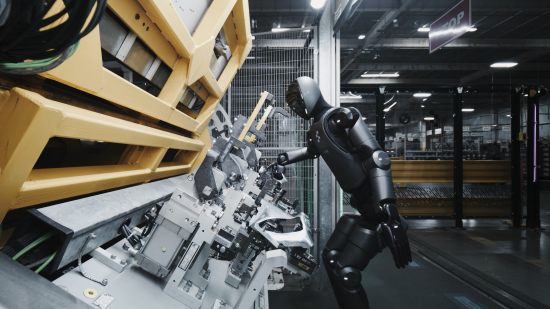 菲格公司的人形机器人正在为宝马集团进行演示。