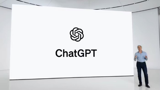 2024 年苹果开发者大会上,苹果高管克雷格・费德里吉宣布在苹果设备中接入 ChatGPT 功能。